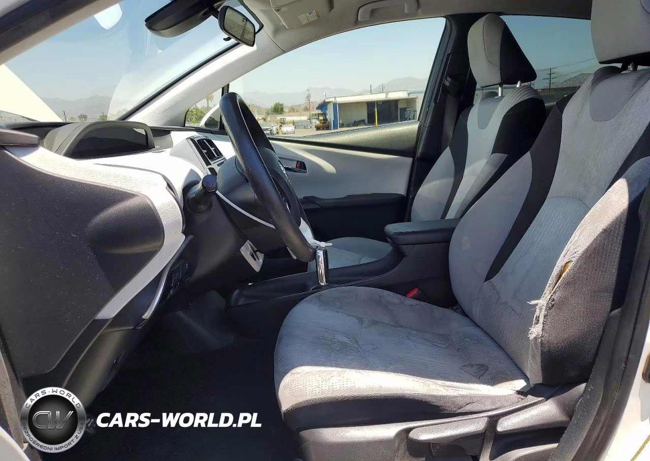2017 Toyota Prius Two VIN:JTDKBRFUXH3553945 - 7