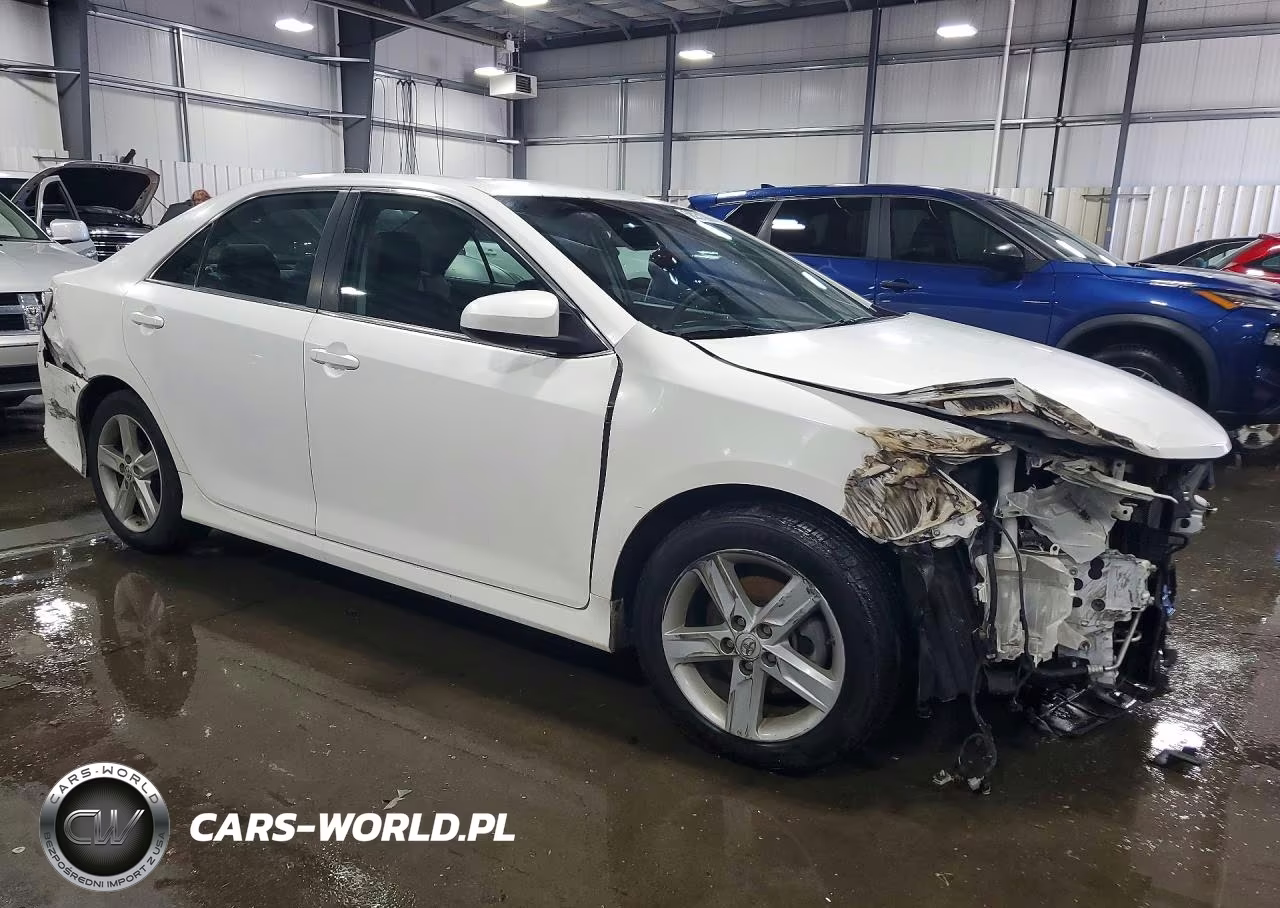 2014 Toyota Camry Se VIN:4T1BF1FKXEU325935 - 4