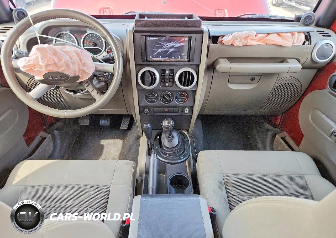 2008 Jeep Wrangler Unlimited Sahara VIN:1J8GA59128L534883 - 8