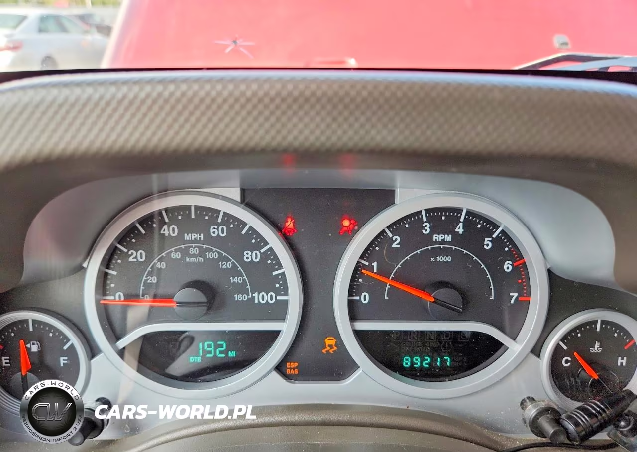 2008 Jeep Wrangler Unlimited Sahara VIN:1J8GA59128L534883 - 9