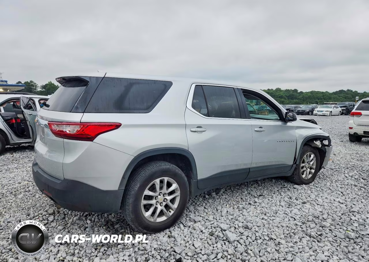 2018 Chevrolet Traverse Ls VIN:1GNERFKW4JJ102260 - 3