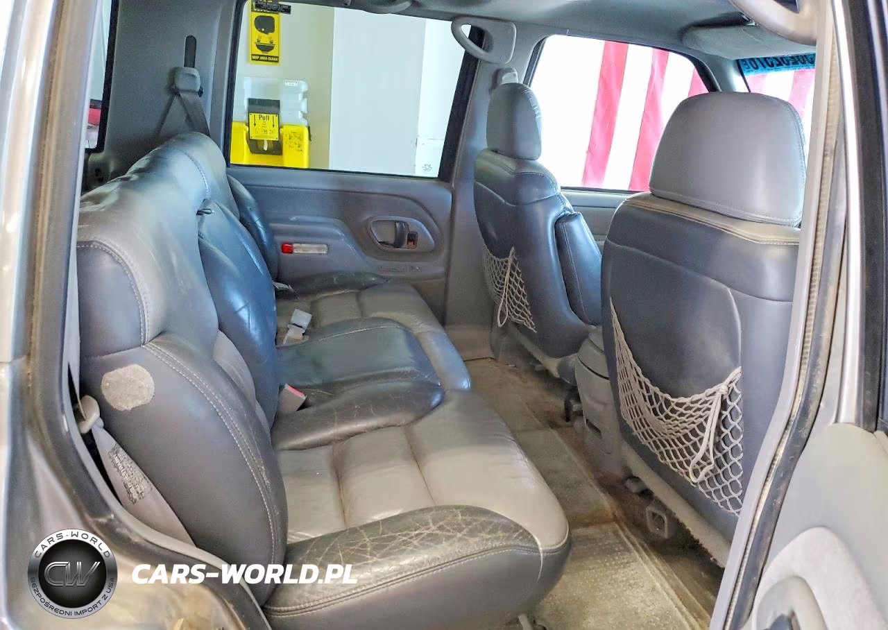 2000 Chevrolet Tahoe K1500 VIN:1GNEK13RXYR185303 - 10