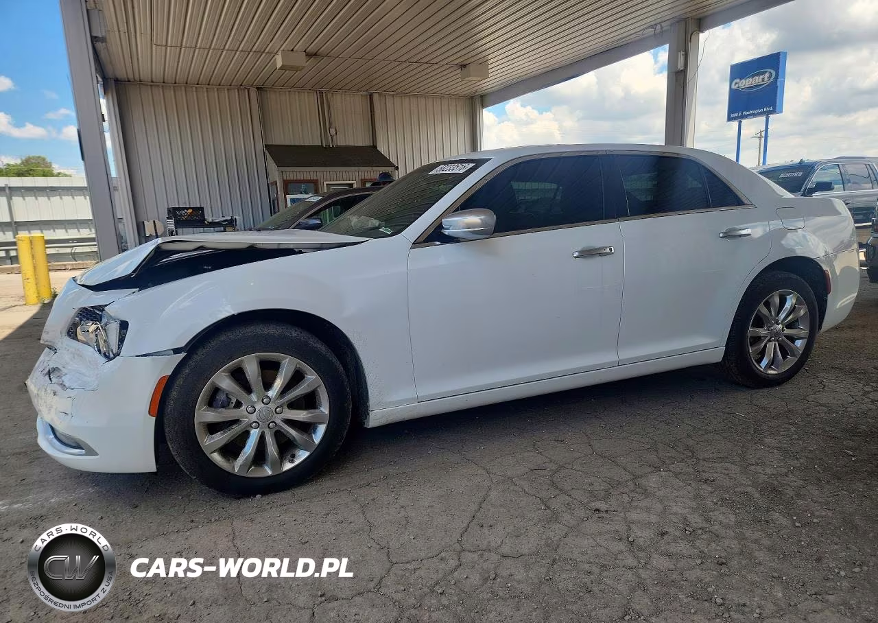 2015 Chrysler 300C Platinum VIN:2C3CCASG8FH792900 - 1