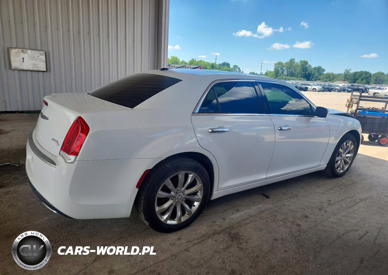 2015 Chrysler 300C Platinum VIN:2C3CCASG8FH792900 - 3