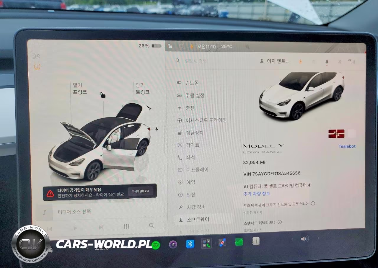 2025 Tesla Model Y VIN:7SAYGDED1SA345656 - 9