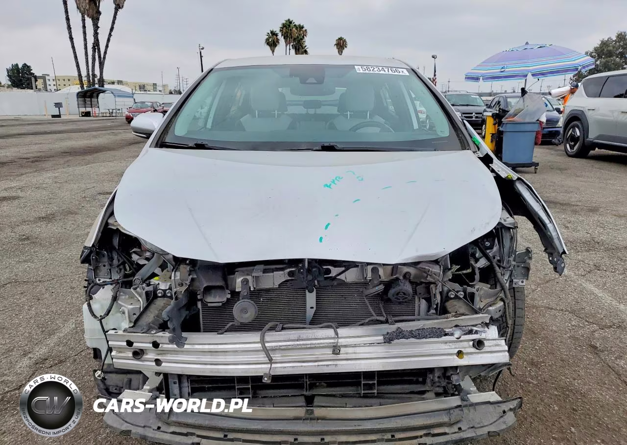 2021 Toyota Prius Xle VIN:JTDKAMFU8M3140907 - 5