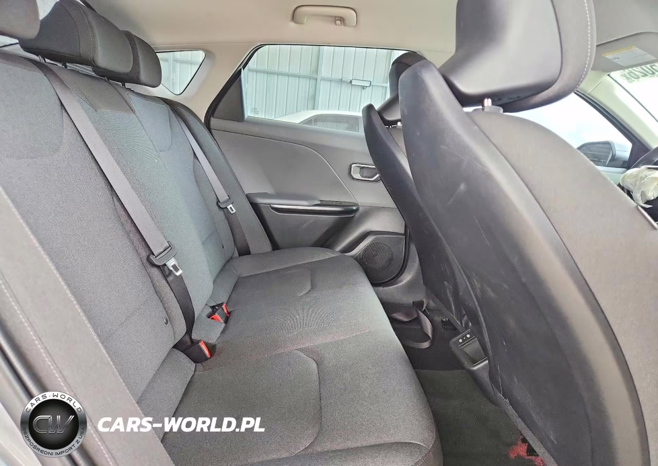 2025 Kia K4 Lxs VIN:3KPFT4DE8SE011370 - 10