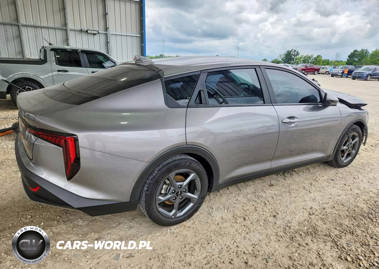 2025 Kia K4 Lxs VIN:3KPFT4DE8SE011370 - 3