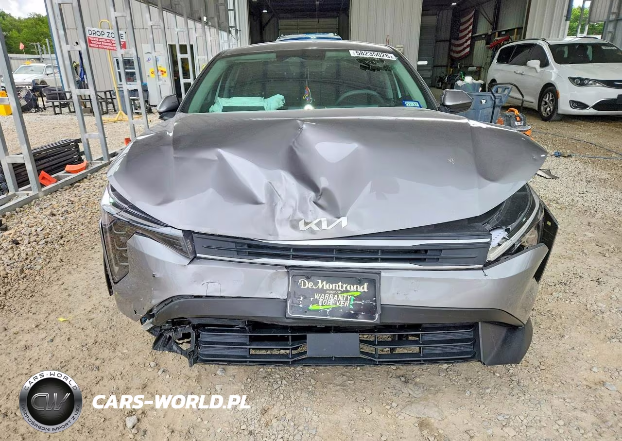 2025 Kia K4 Lxs VIN:3KPFT4DE8SE011370 - 5