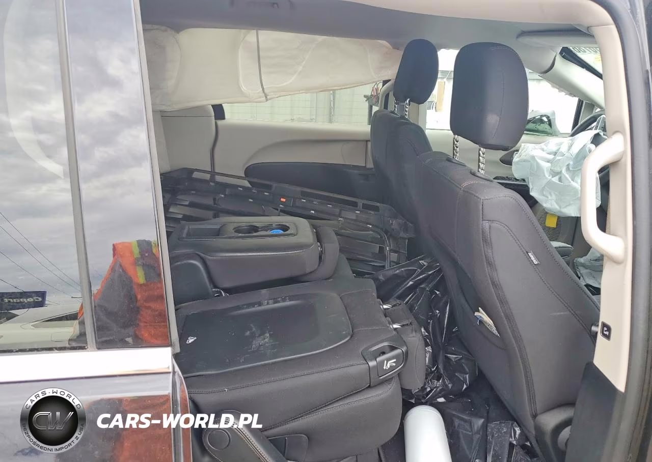 2017 Chrysler Pacifica Touring VIN:2C4RC1DG7HR545111 - 11