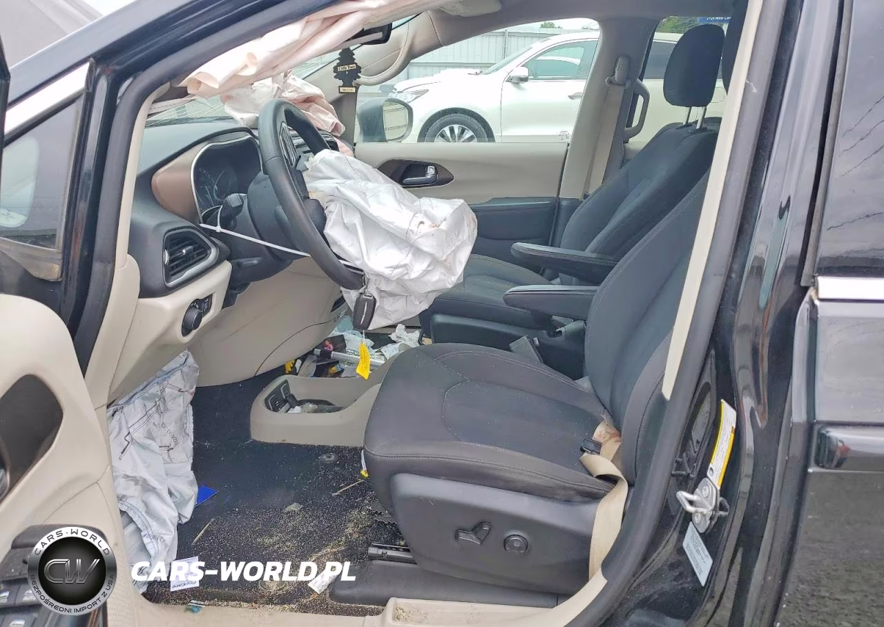 2017 Chrysler Pacifica Touring VIN:2C4RC1DG7HR545111 - 7