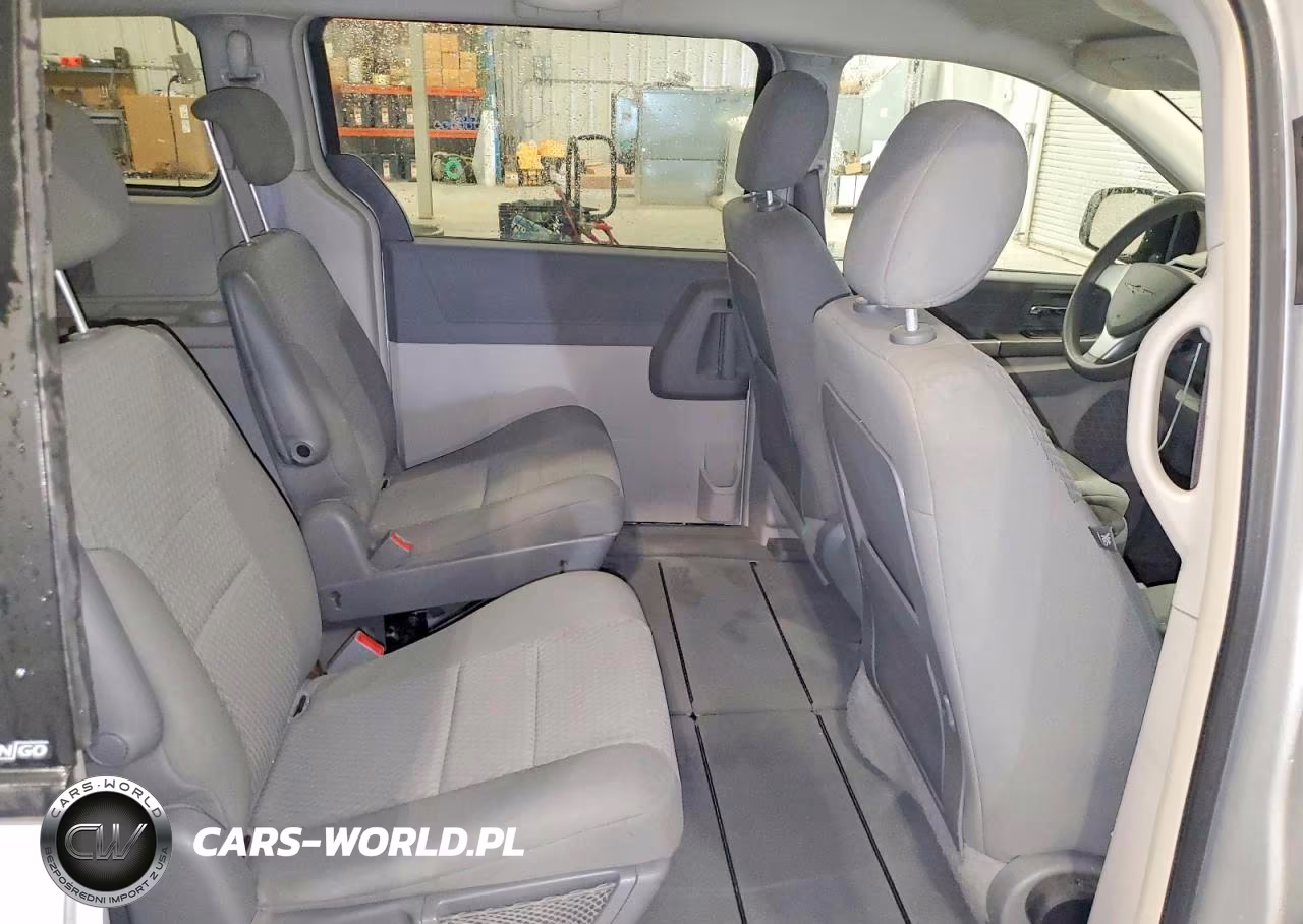 2008 Chrysler Town & Country Lx VIN:2A8HR44H98R748868 - 11