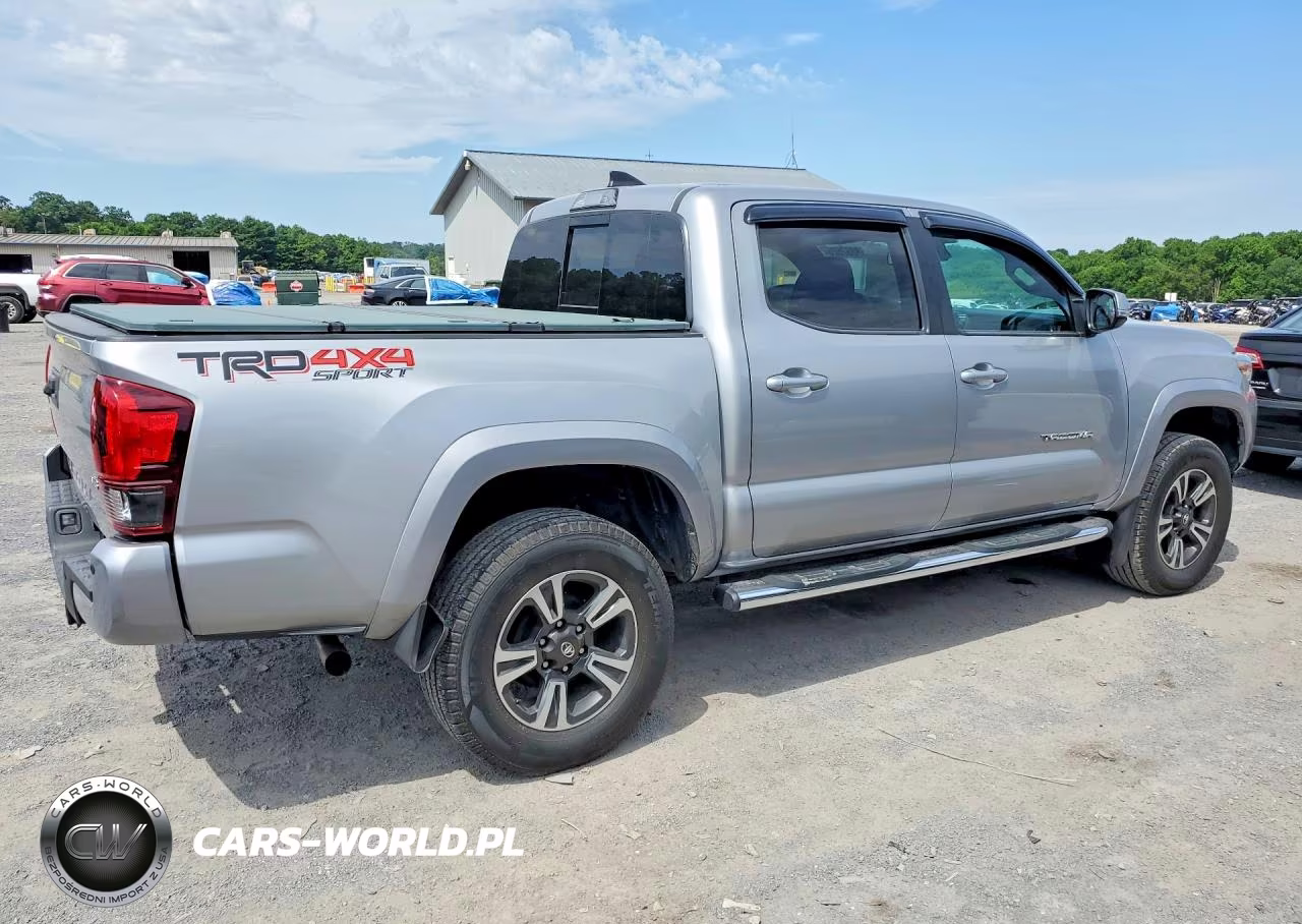 2018 Toyota Tacoma Trd Sport VIN:3TMCZ5AN4JM130016 - 3