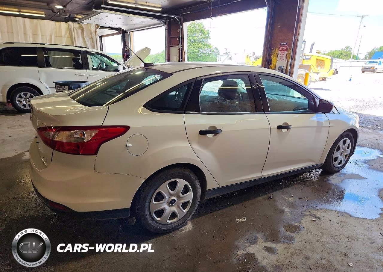 2014 Ford Focus S VIN:1FADP3E24EL354222 - 3