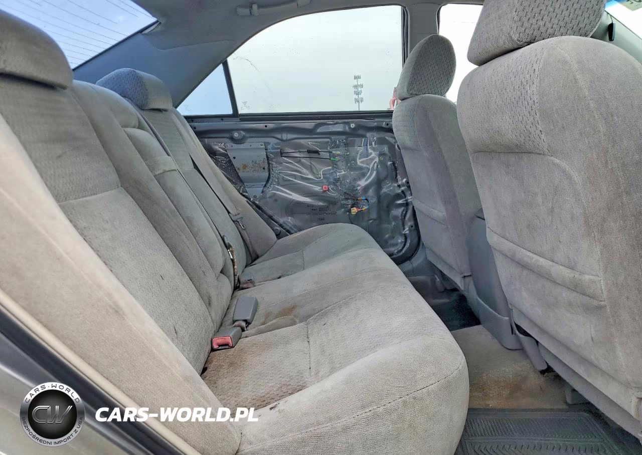 2002 Toyota Camry Le VIN:4T1BE32K02U610577 - 10