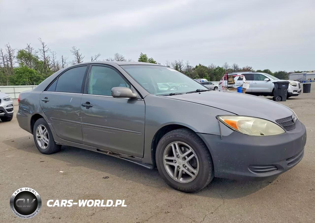 2002 Toyota Camry Le VIN:4T1BE32K02U610577 - 4