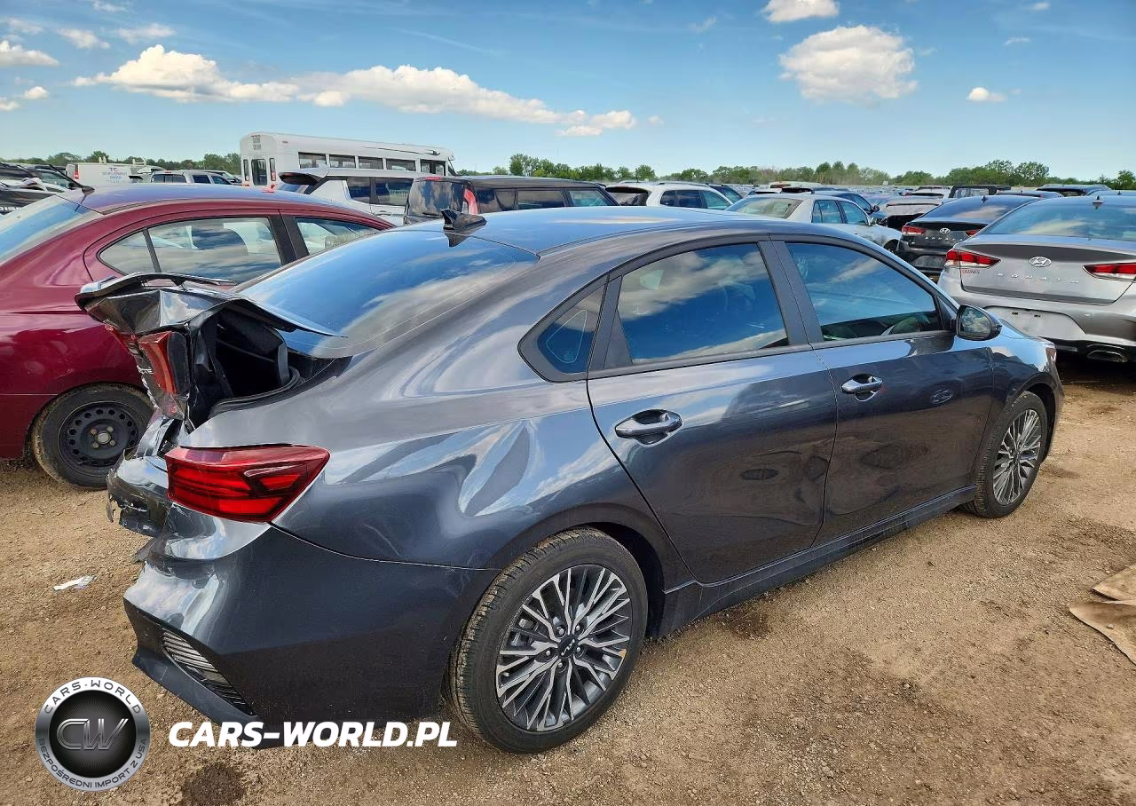 2024 Kia Forte Gt Line VIN:3KPF54AD2RE756079 - 3