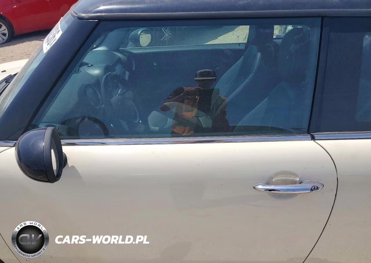 2009 Mini Cooper VIN:WMWMF33549TW74251 - 7