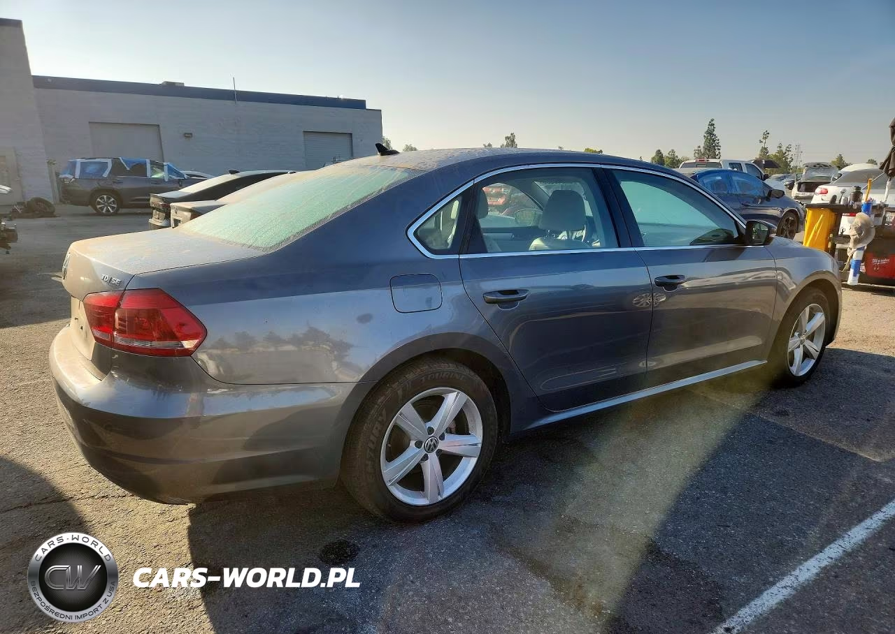 2013 Volkswagen Passat Se VIN:1VWBN7A37DC030111 - 3