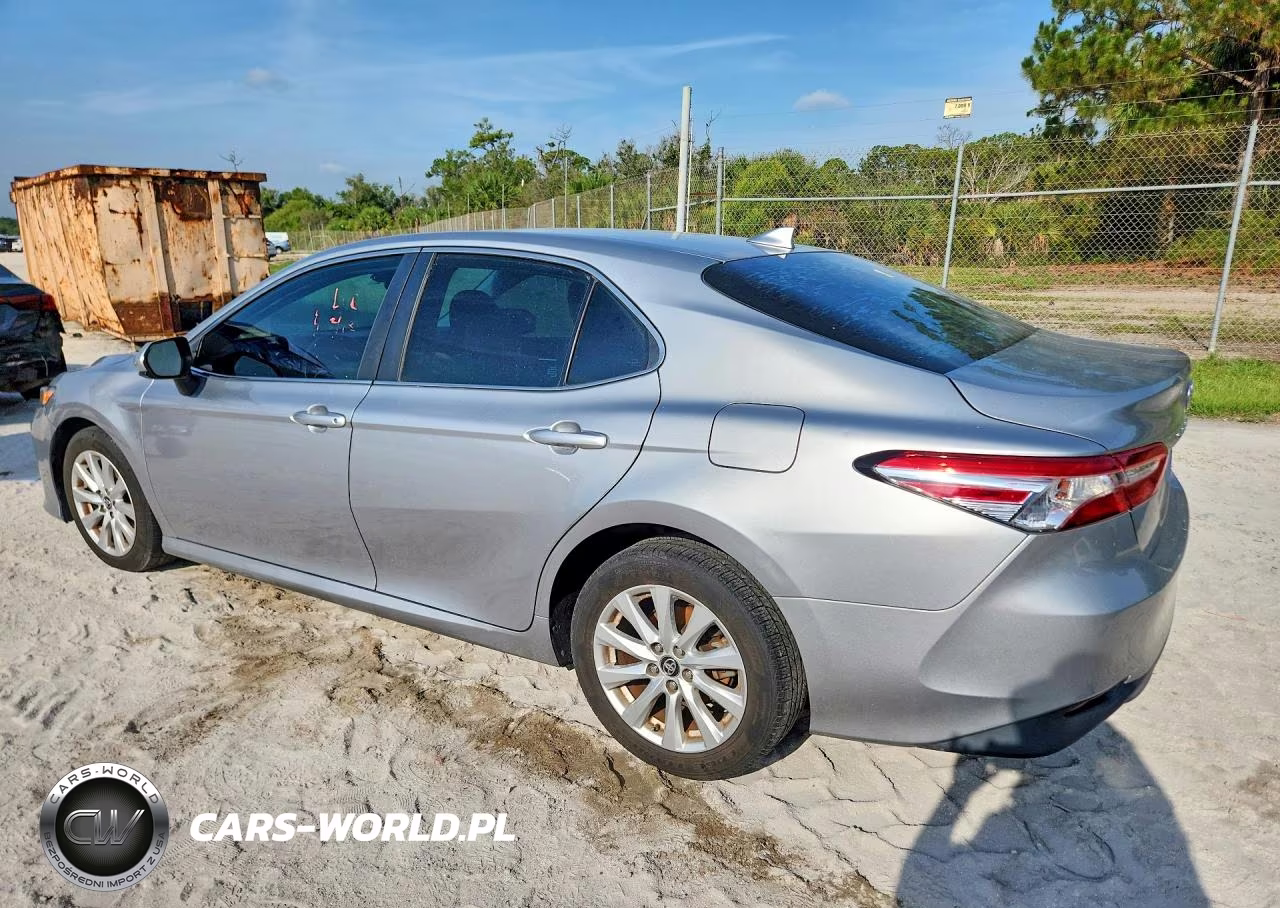 2019 Toyota Camry Le VIN:4T1B11HK1KU232566 - 2
