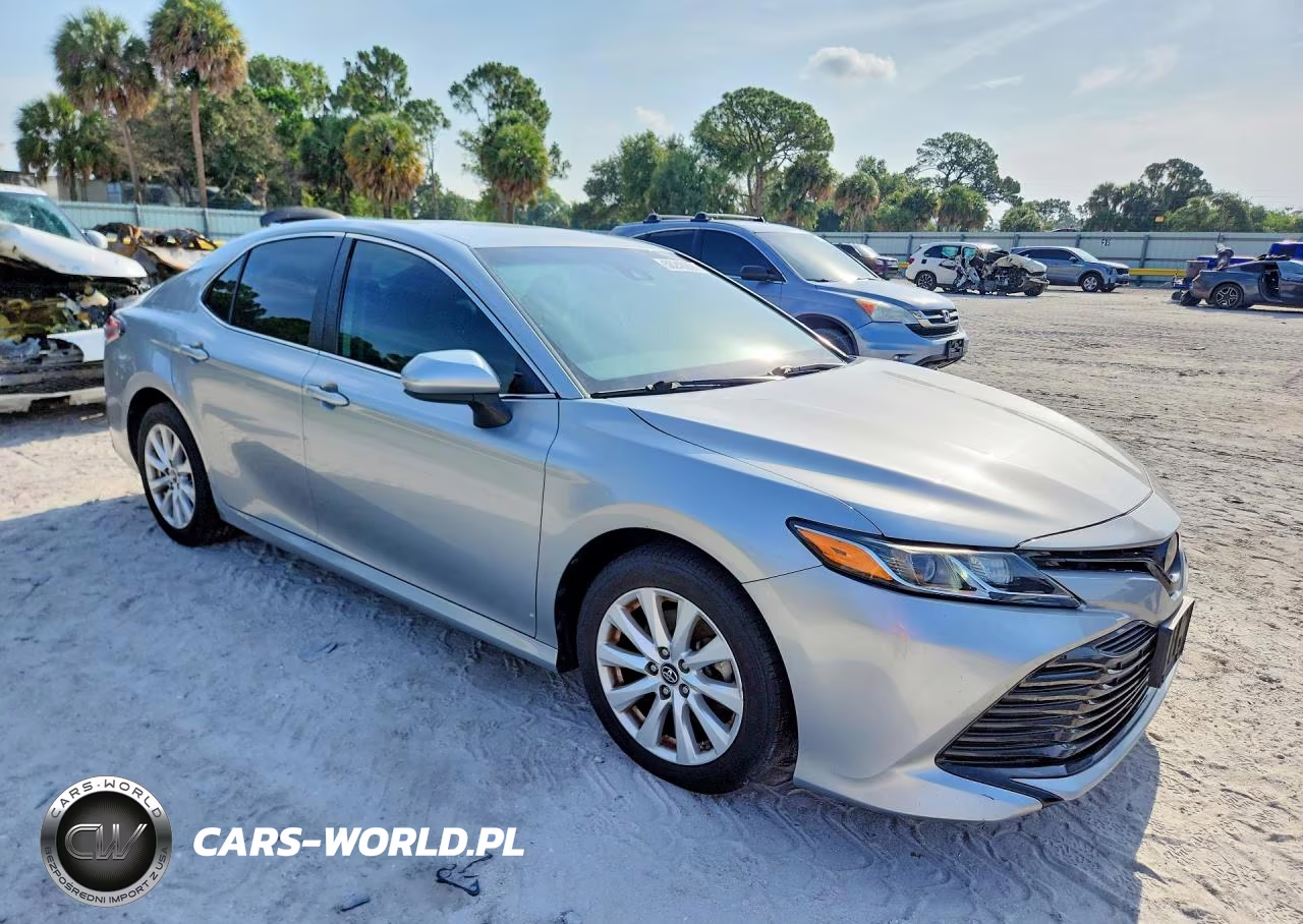 2019 Toyota Camry Le VIN:4T1B11HK1KU232566 - 4