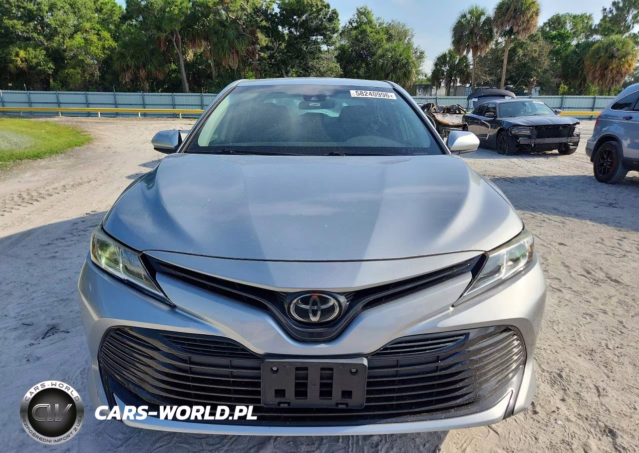 2019 Toyota Camry Le VIN:4T1B11HK1KU232566 - 5