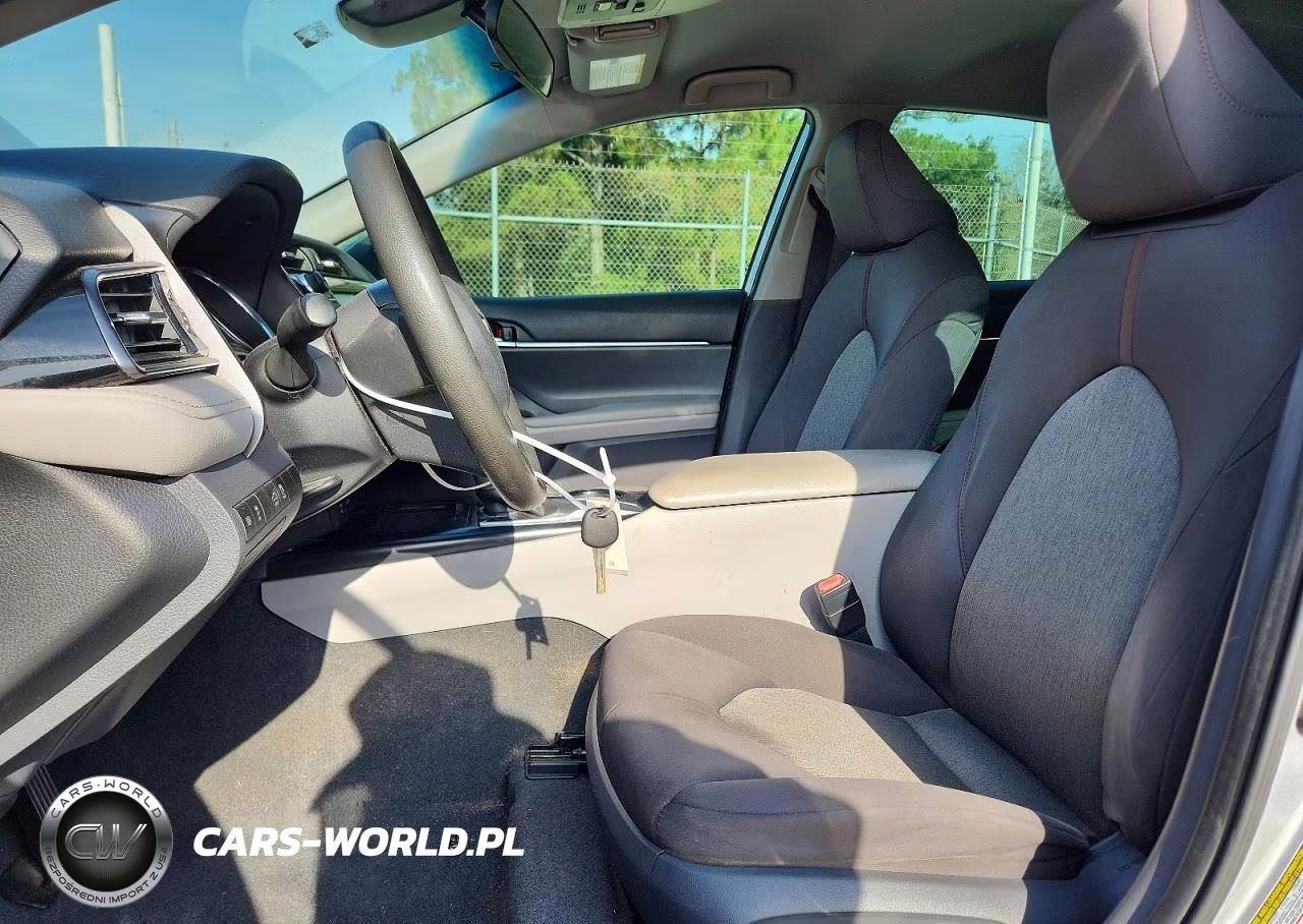 2019 Toyota Camry Le VIN:4T1B11HK1KU232566 - 7