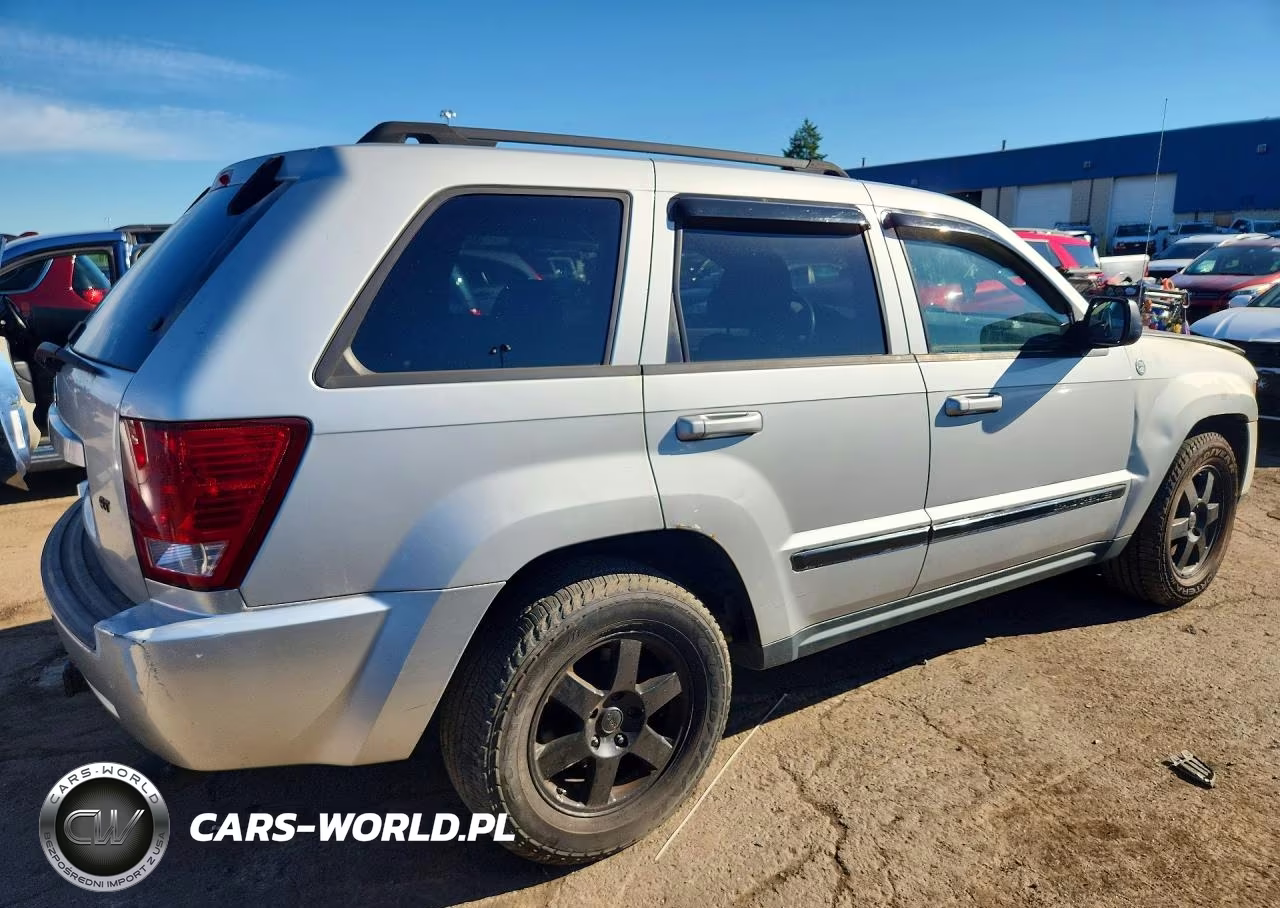 2010 Jeep Grand Cherokee Laredo VIN:1J4PR4GK8AC127558 - 3