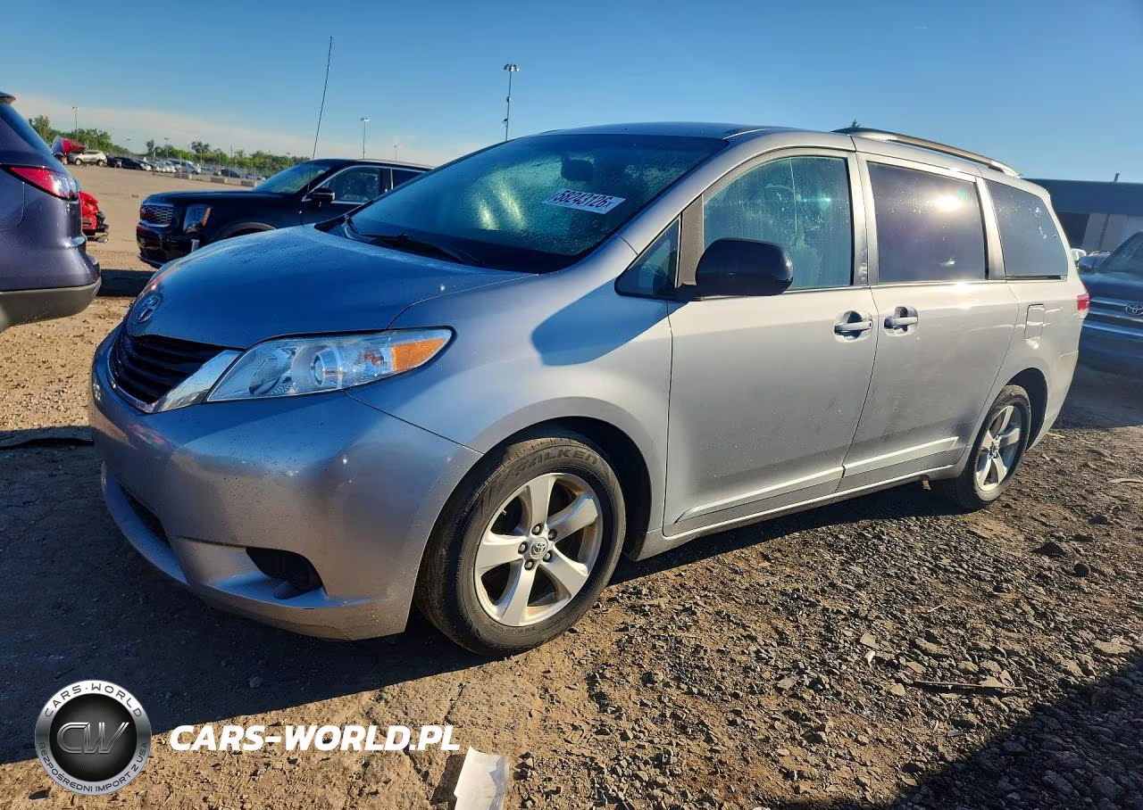 2014 Toyota Sienna Le – zdjęcie 1 z 13