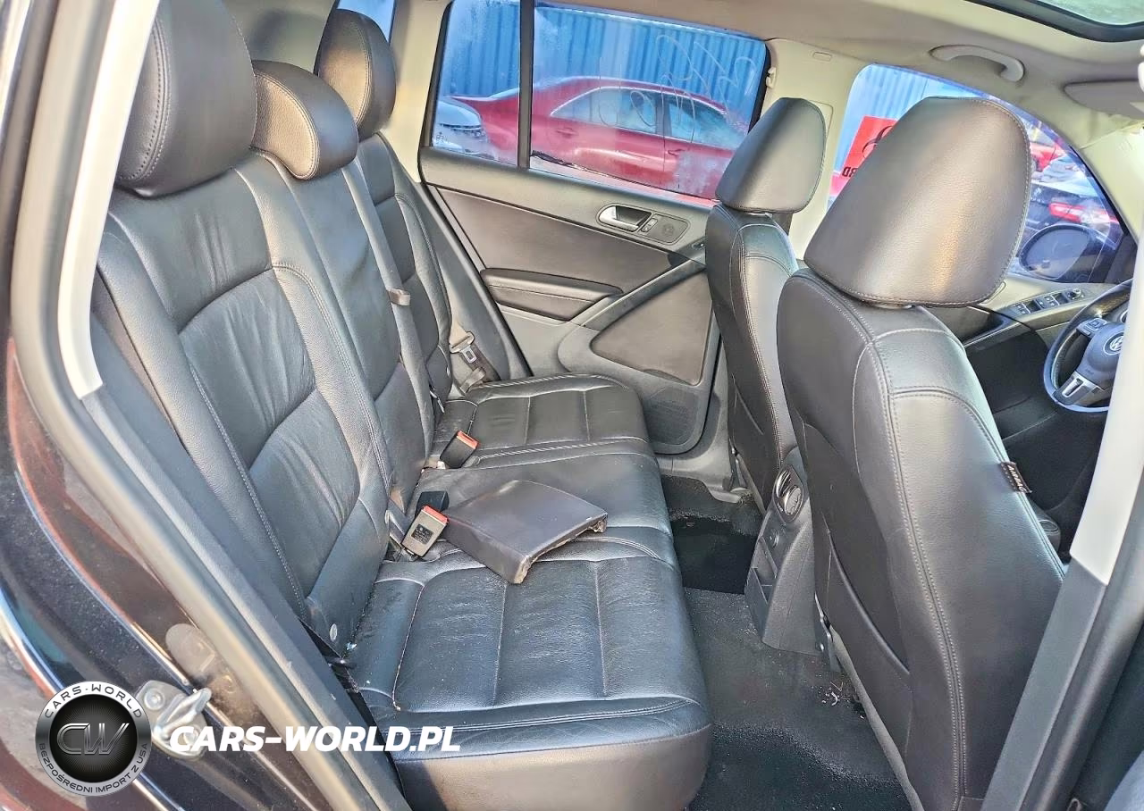 2017 Volkswagen Tiguan Sport VIN:WVGUV7AX7HW504895 - 11