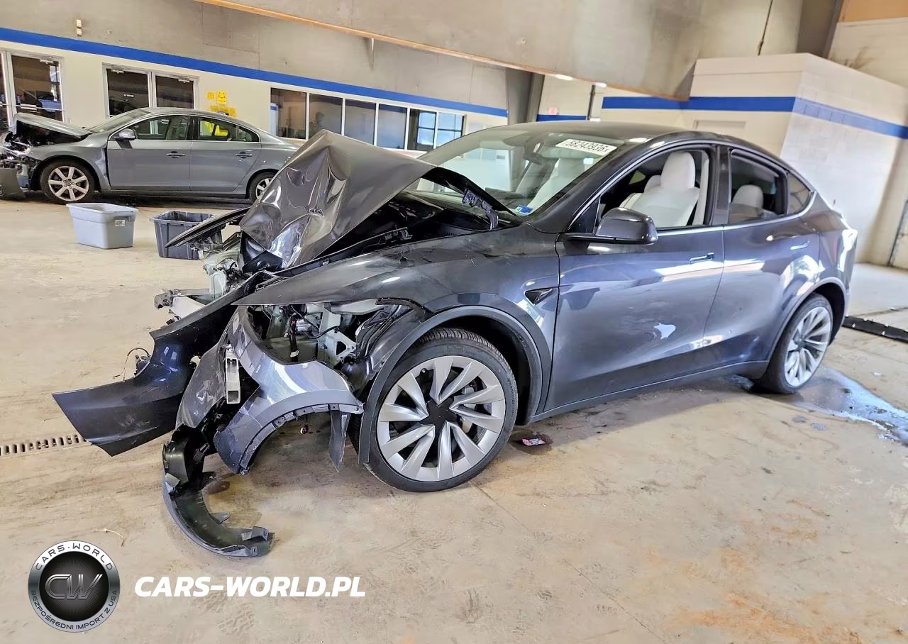 2026 Tesla Model Y – zdjęcie 1 z 13