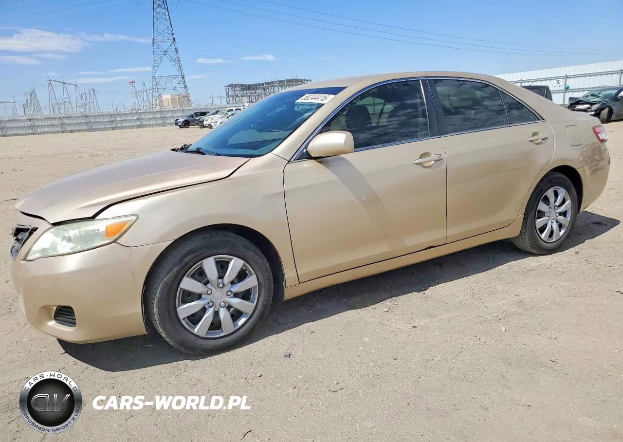 2011 Toyota Camry Le – zdjęcie 1 z 12