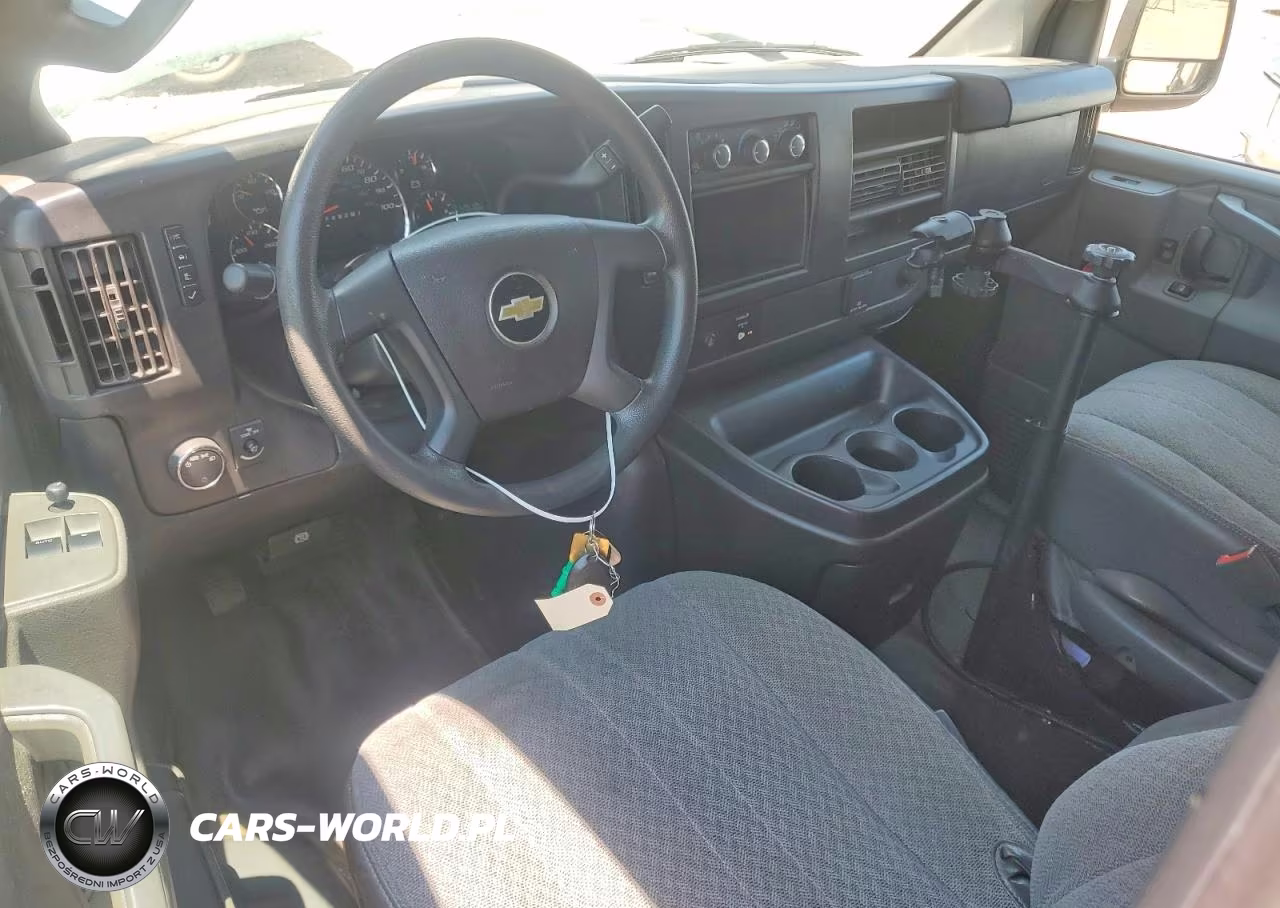 2017 Chevrolet Express 2500 Cargo Delivery Van VIN:1GCWGAF1XH1214463 - 8