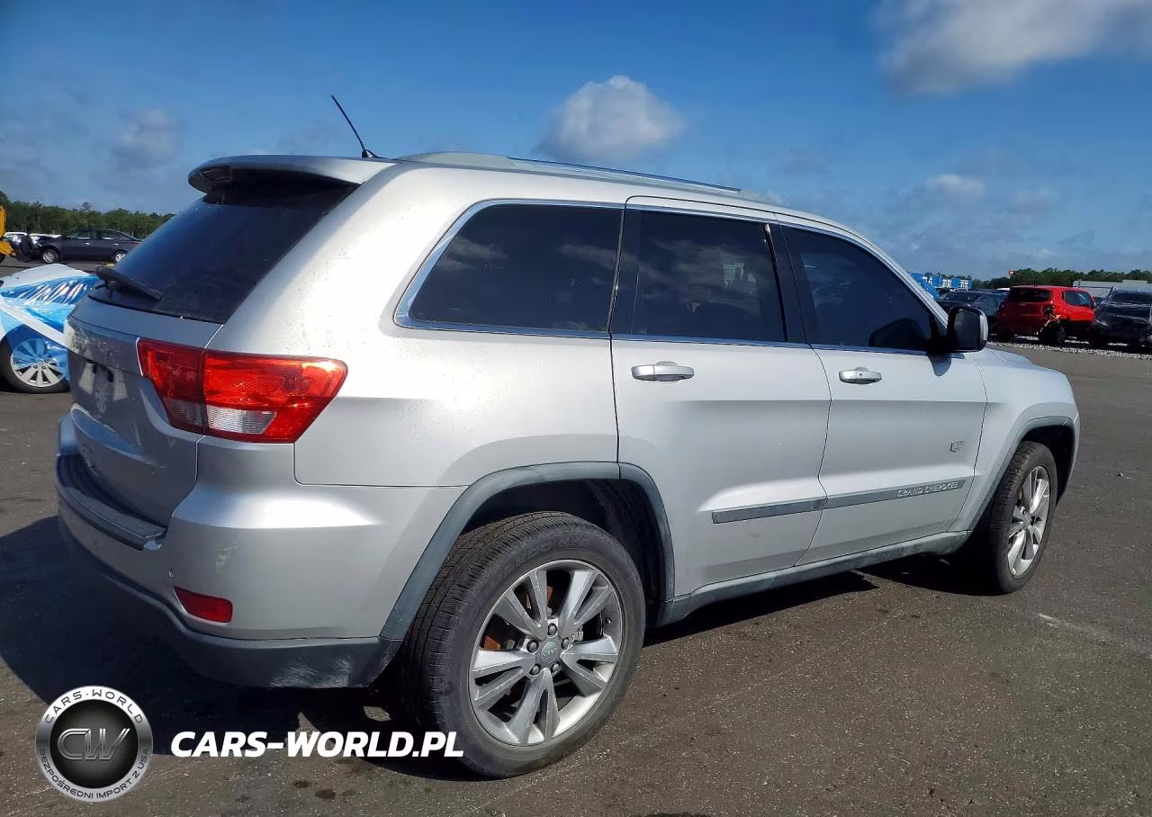 2011 Jeep Grand Cherokee Laredo VIN:1J4RS4GG7BC646563 - 3