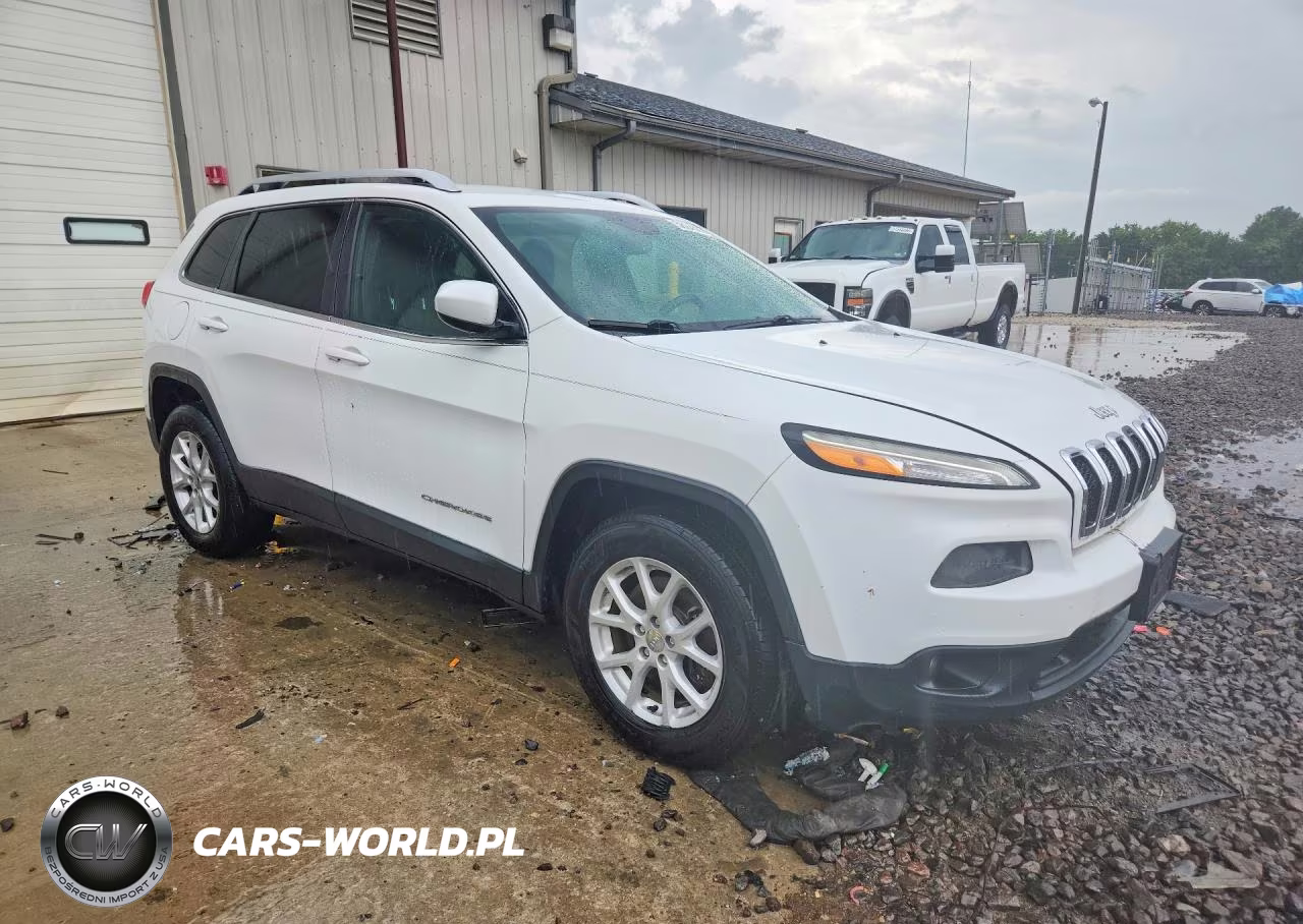 2016 Jeep Cherokee Latitude VIN:1C4PJMCS2GW111463 - 4