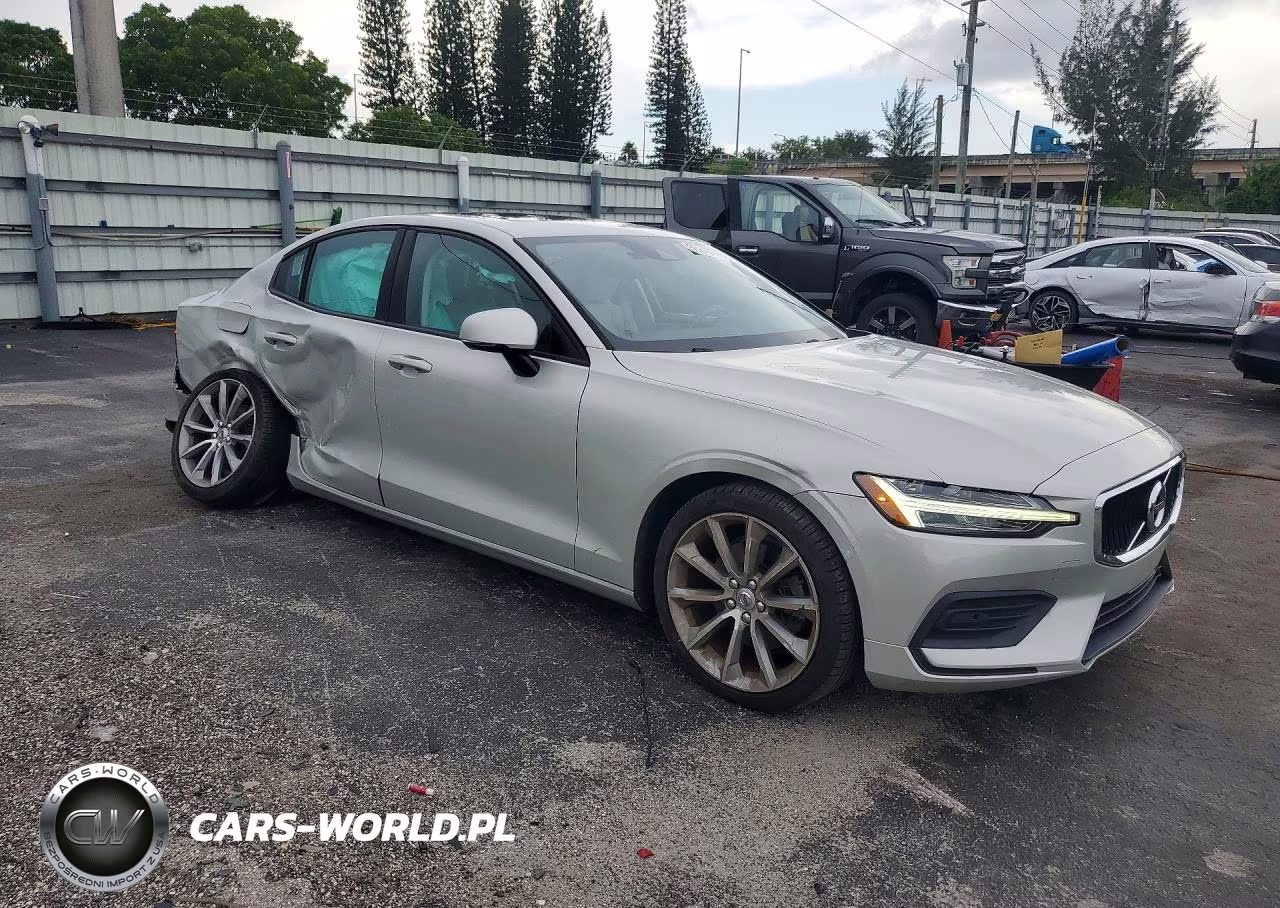 2019 Volvo S60 T5 Momentum VIN:7JR102FK4KG004783 - 4