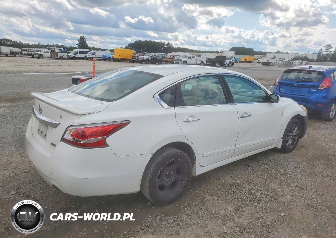 2015 Nissan Altima 2.5 S VIN:1N4AL3AP0FN921452 - 3
