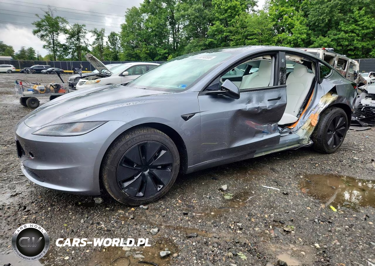 2026 Tesla Model 3 – zdjęcie 1 z 13