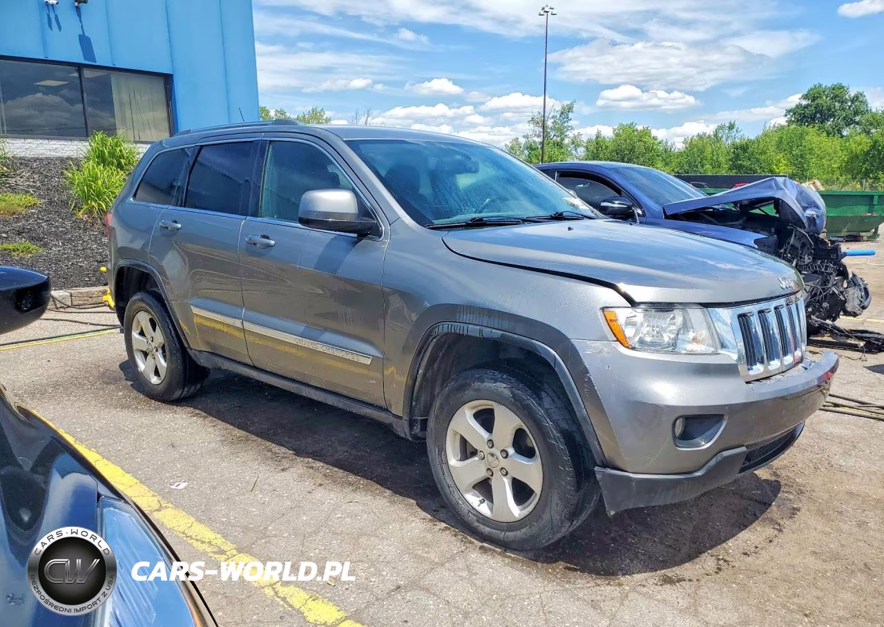 2013 Jeep Grand Cherokee Laredo VIN:1C4RJFAG2DC581217 - 4