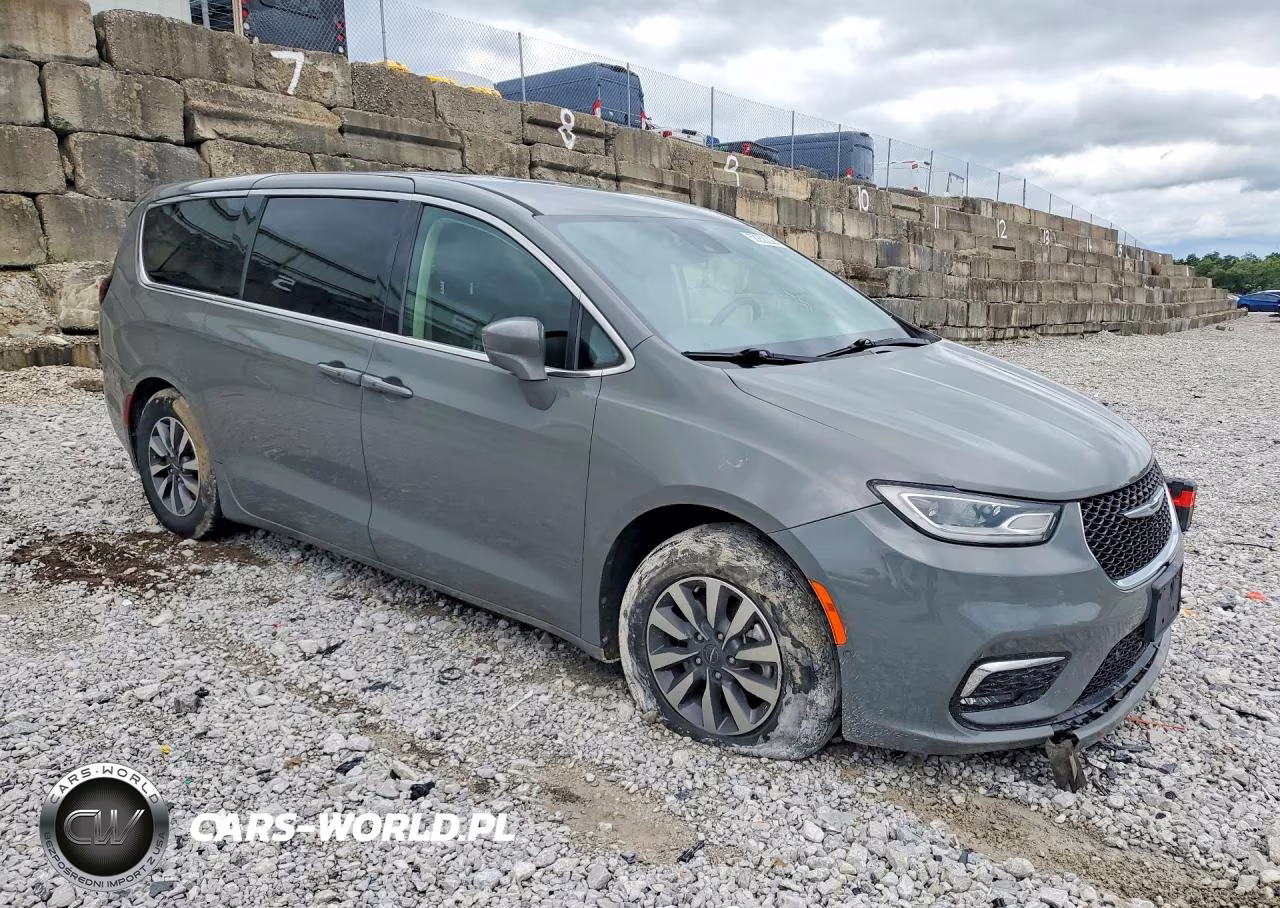 2022 Chrysler Pacifica Hybrid Touring L VIN:2C4RC1L74NR121365 - 4