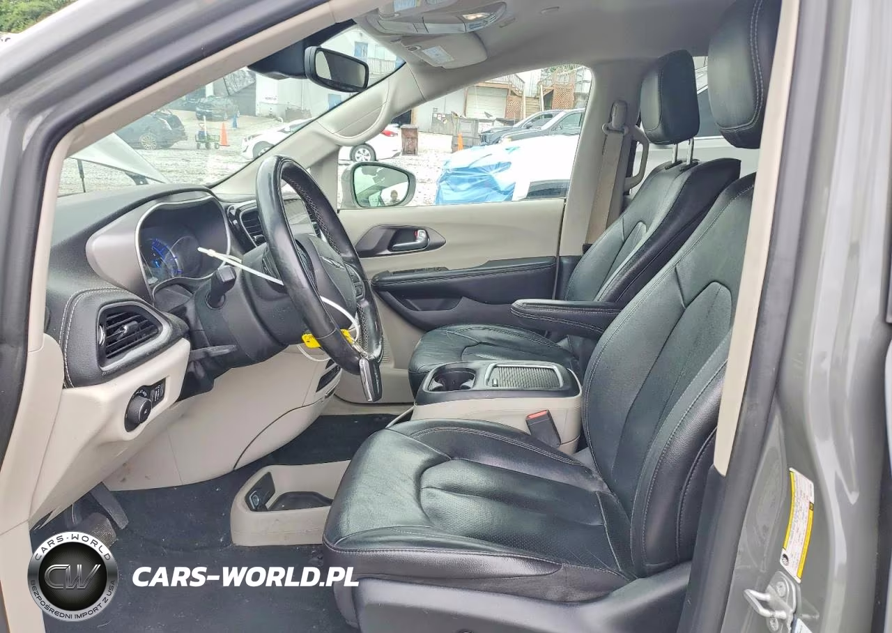 2022 Chrysler Pacifica Hybrid Touring L VIN:2C4RC1L74NR121365 - 7