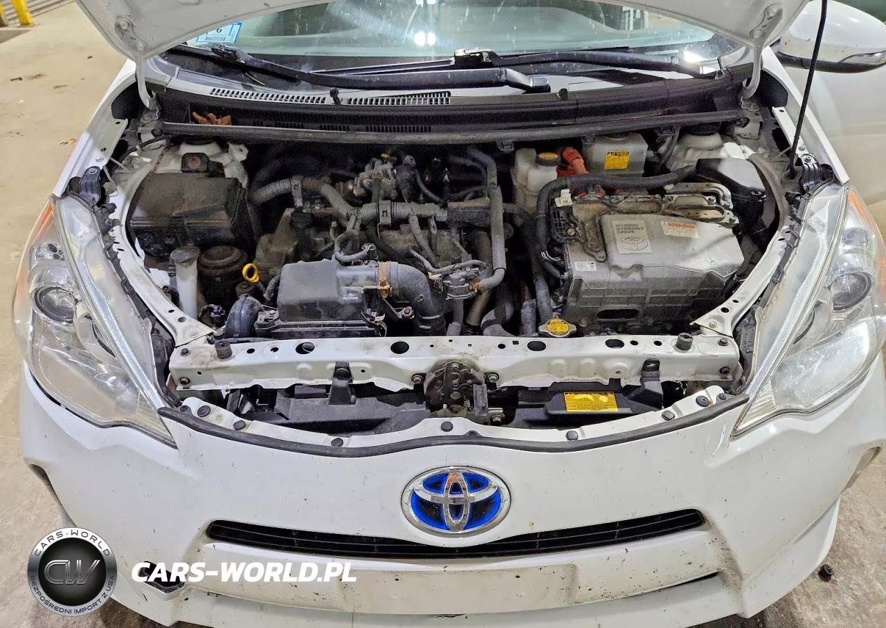 2014 Toyota Prius C Two VIN:JTDKDTB3XE1567601 - 11