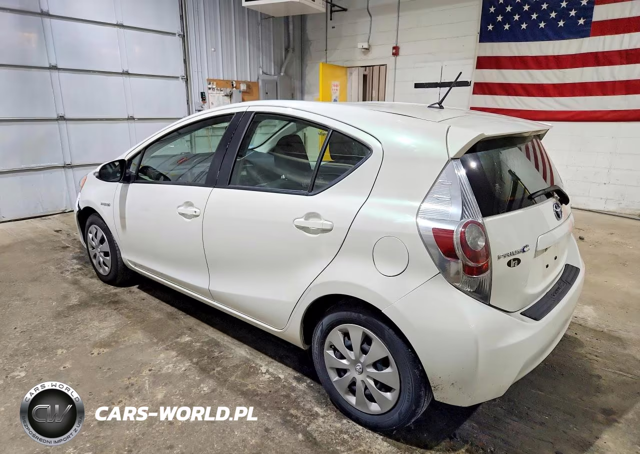 2014 Toyota Prius C Two VIN:JTDKDTB3XE1567601 - 2
