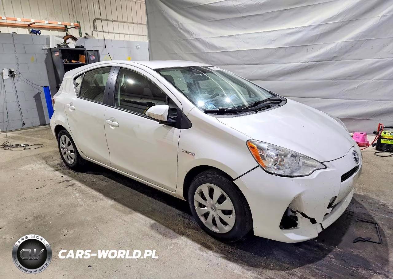 2014 Toyota Prius C Two VIN:JTDKDTB3XE1567601 - 4
