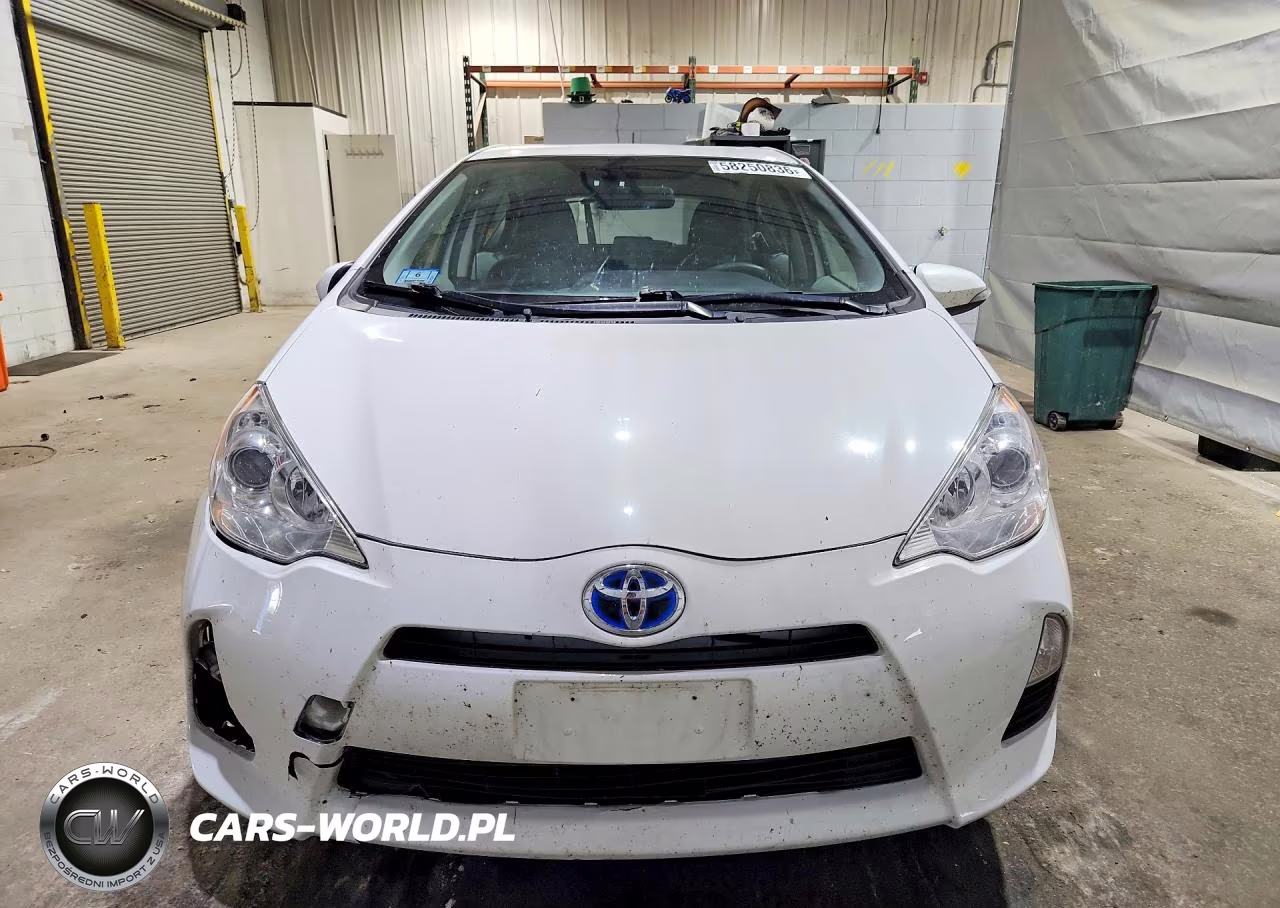 2014 Toyota Prius C Two VIN:JTDKDTB3XE1567601 - 5