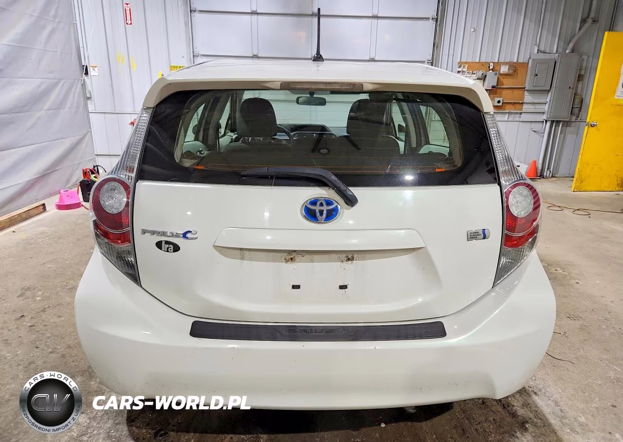 2014 Toyota Prius C Two VIN:JTDKDTB3XE1567601 - 6