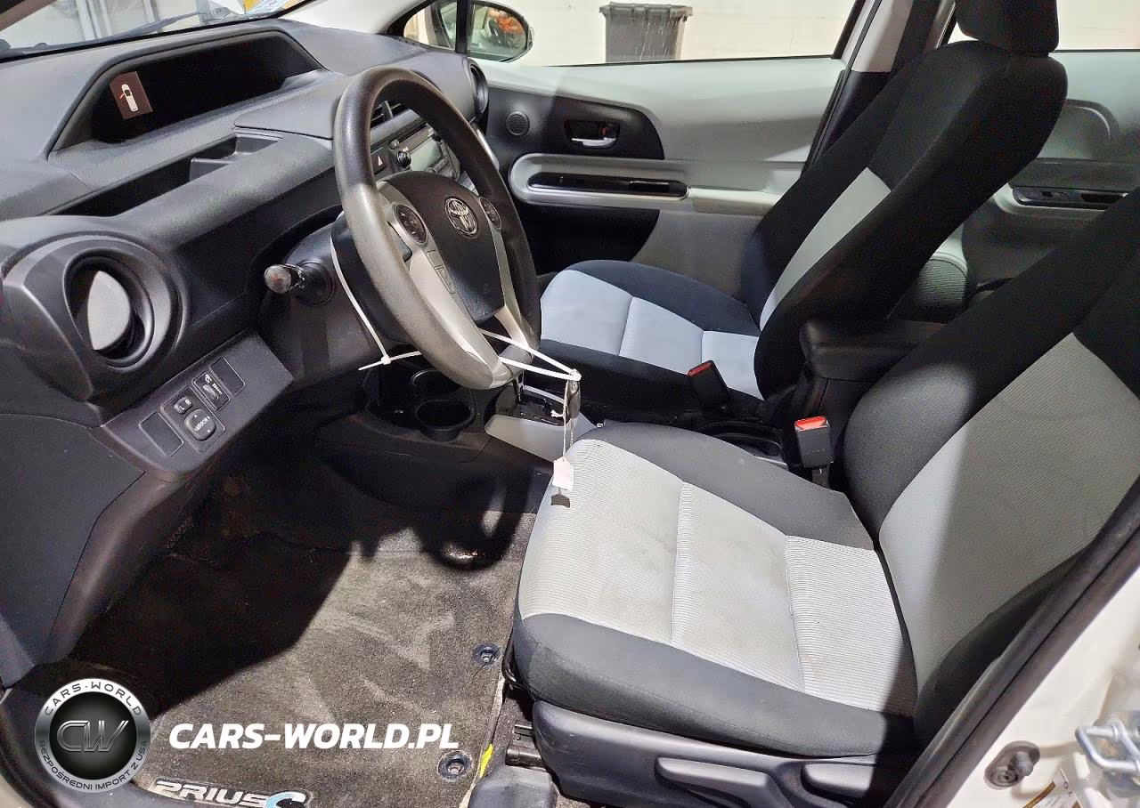 2014 Toyota Prius C Two VIN:JTDKDTB3XE1567601 - 7