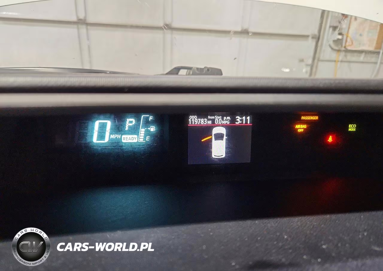2014 Toyota Prius C Two VIN:JTDKDTB3XE1567601 - 9