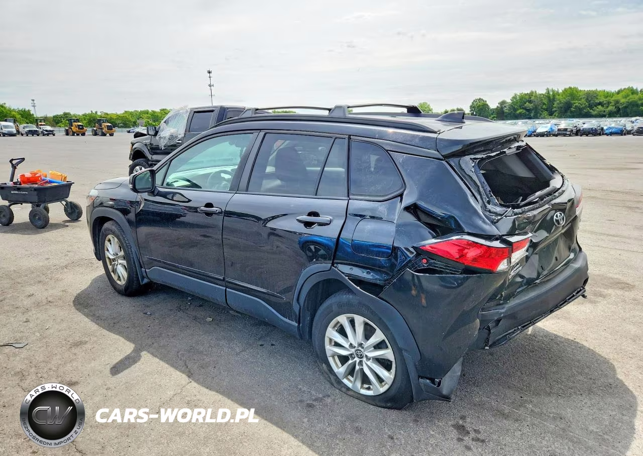 2022 Toyota Corolla Cross Le VIN:7MUCAABG7NV040015 - 2