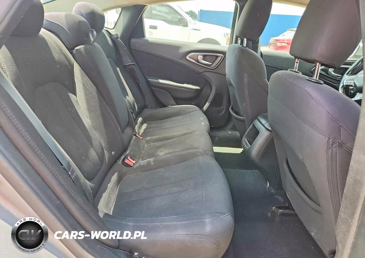 2015 Chrysler 200 Limited VIN:1C3CCCAB1FN637484 - 10